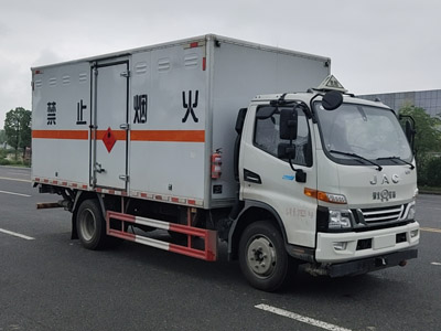 江特牌JDF5120XRYHFC6型易燃液體廂式運輸車(chē)