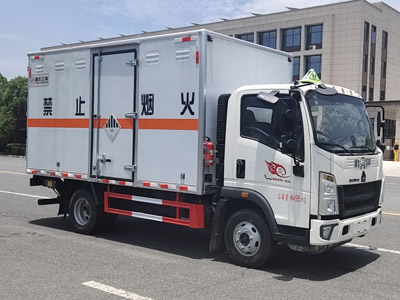 江特牌JDF5040XZWZ6型雜項危險物品廂式運輸車(chē)